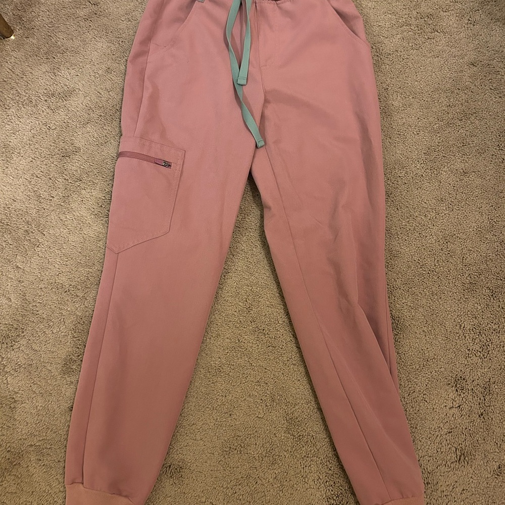 Women’s Figs Scrubs Set Mauve